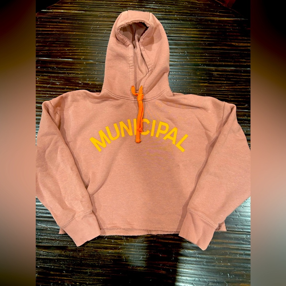 MARK WALBERG’S ATHLETIC LINE.  MUNICIPAL Crop Sweatshirt. Mauve/Neon Orange. XS.